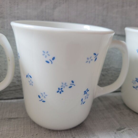 Set Of 3 Corning USA White Mugs With Blue Floral Provincal Pattern - Picture 2 of 4